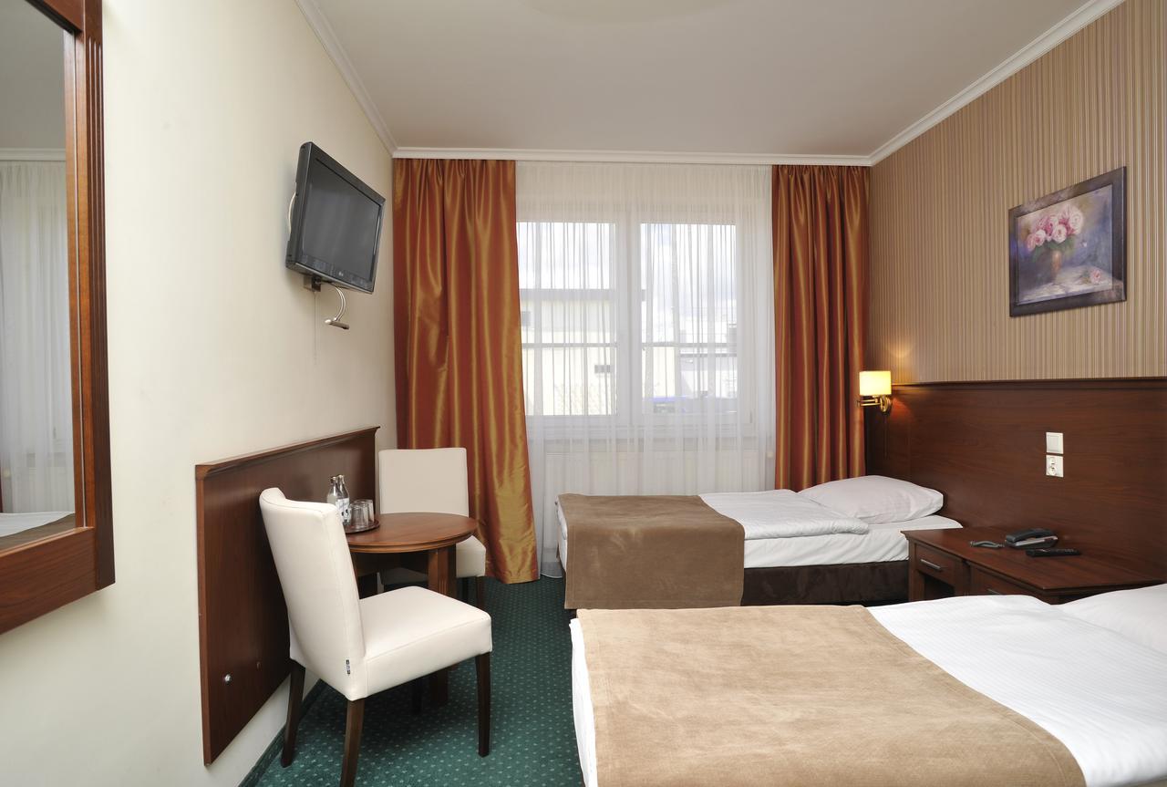 Hotel Lotos Woskrzenice Duze Exteriér fotografie