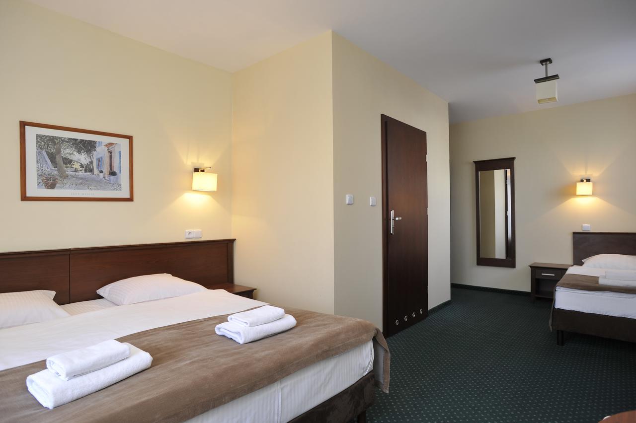 Hotel Lotos Woskrzenice Duze Exteriér fotografie