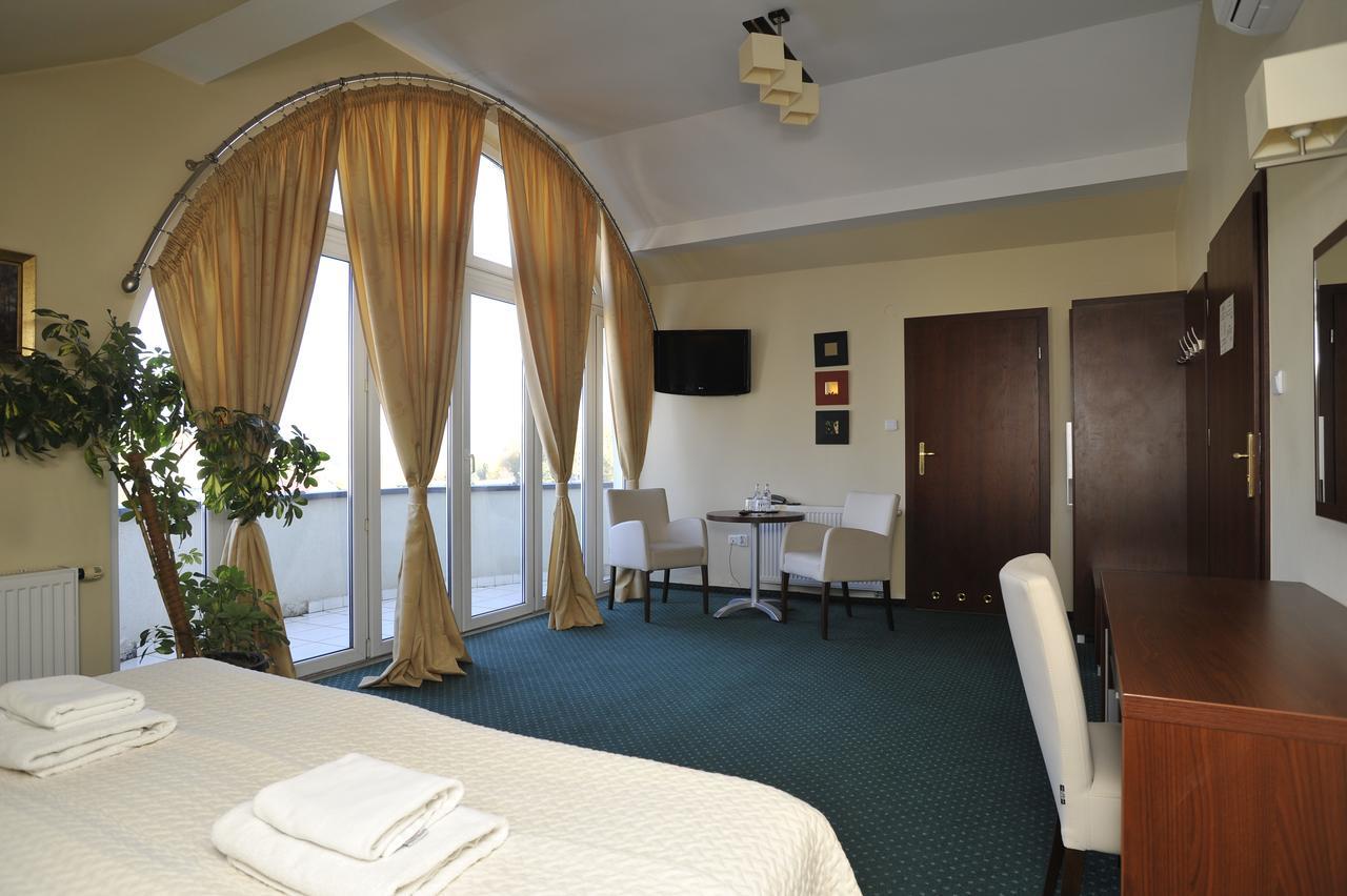 Hotel Lotos Woskrzenice Duze Exteriér fotografie