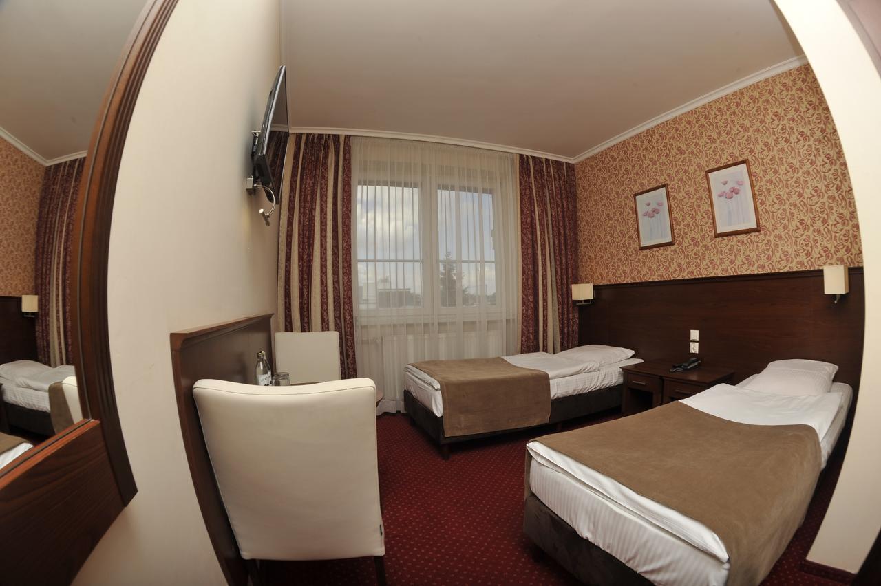 Hotel Lotos Woskrzenice Duze Exteriér fotografie
