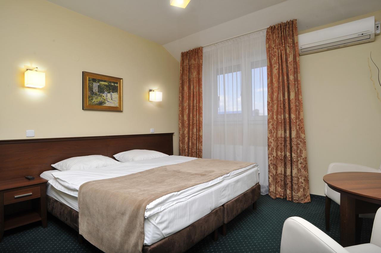 Hotel Lotos Woskrzenice Duze Exteriér fotografie